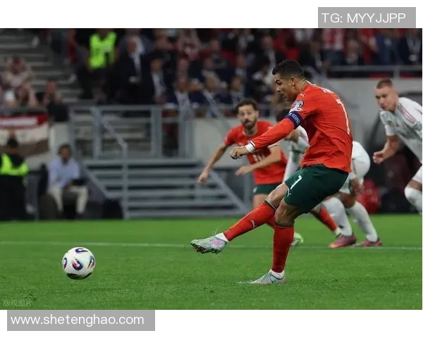 足球明星年轻时的奋斗历程与成就背后的故事揭秘