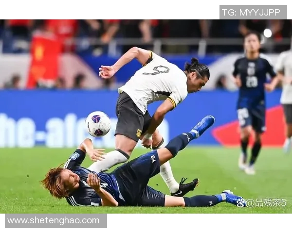 足球明星因意外伤到球迷深感歉意公开致歉并承诺关心其康复情况