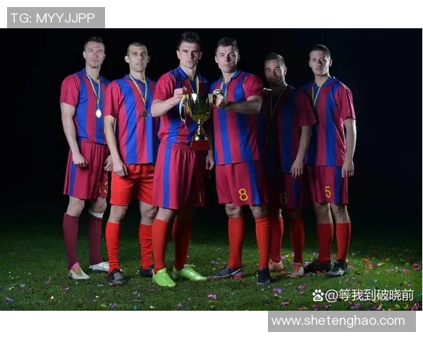 足球明星与魔术师的奇妙结合展现足球场上的魔法瞬间 足球明星与魔术师的奇妙结合展现足球场上的魔法瞬间